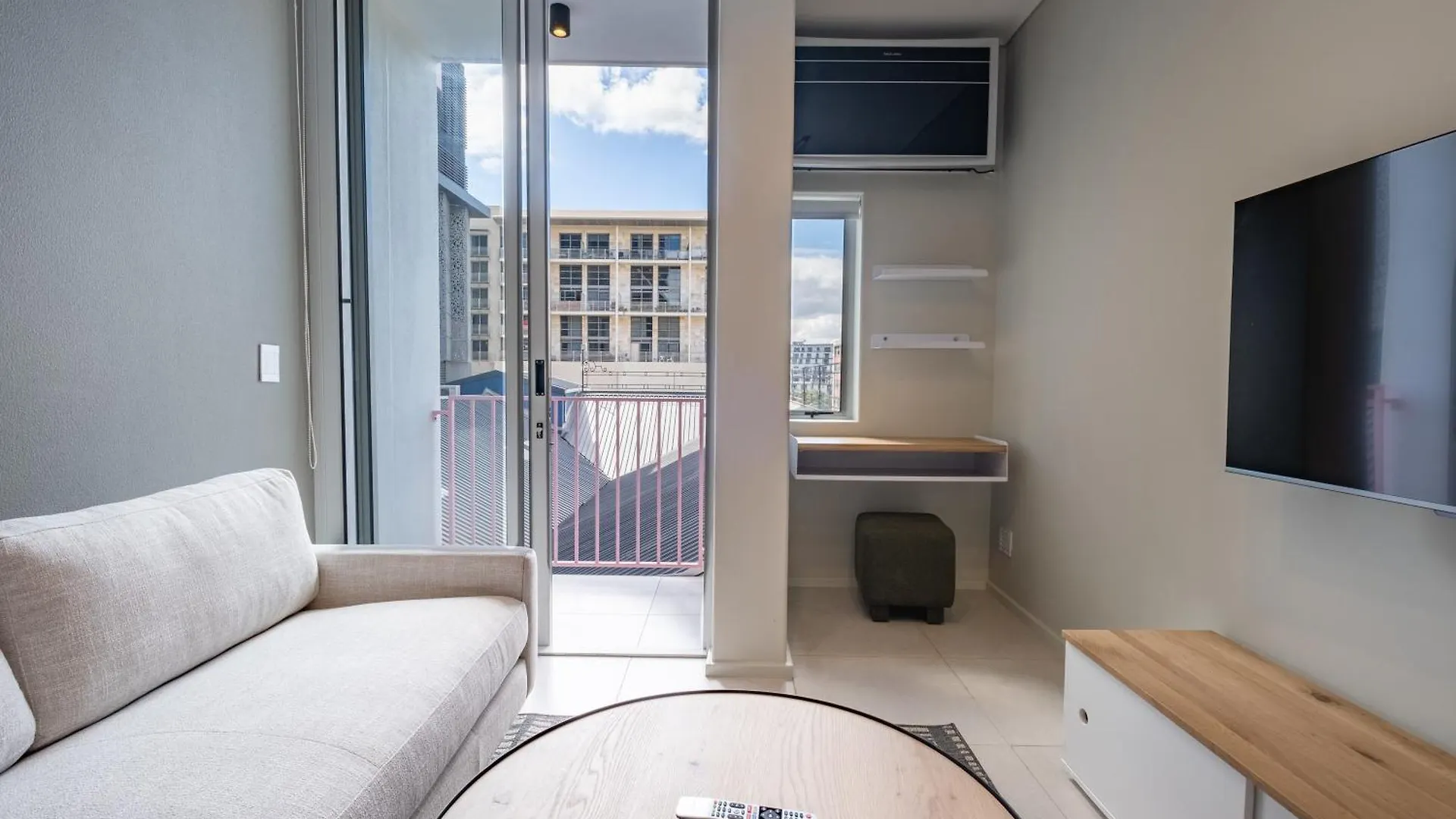 The Rose 407: Modern City Studio With Rooftop Pool Κέιπ Τάουν 0*,  Νότια Αφρική