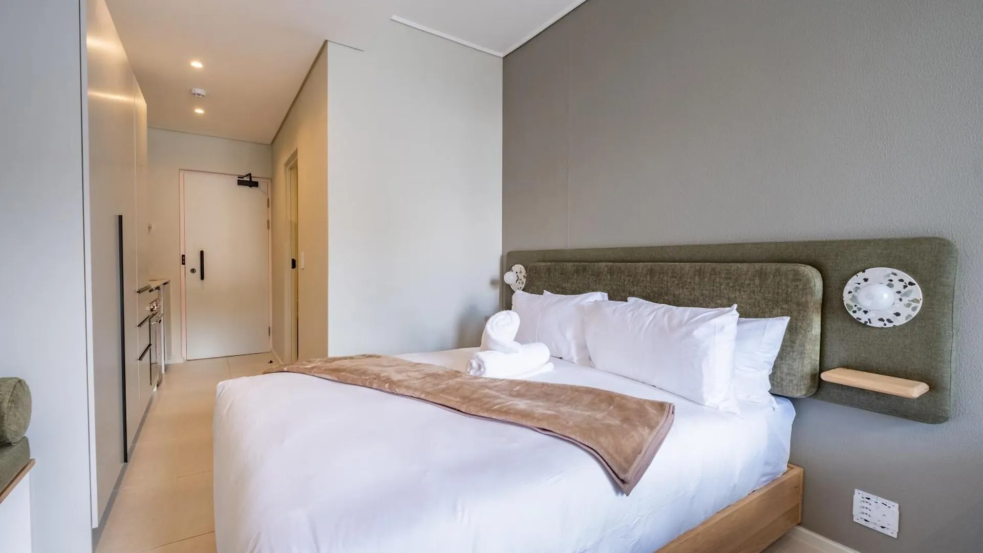 The Rose 407: Modern City Studio With Rooftop Pool Κέιπ Τάουν Νότια Αφρική