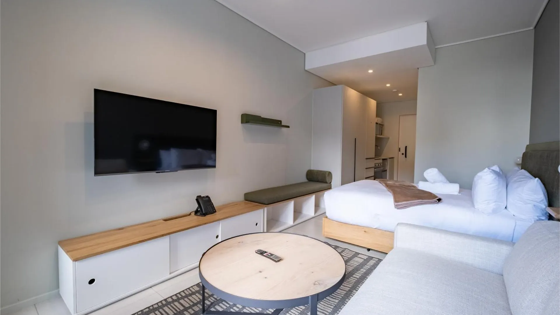 The Rose 407: Modern City Studio With Rooftop Pool Κέιπ Τάουν